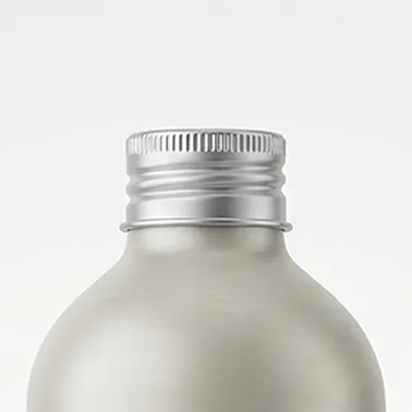 Close-up of the silver aluminum screw cap on the EcoLuxia aluminum bottle.